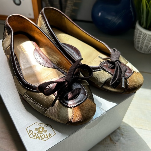 Cute and unique Coach flat shoes - Picture 3 of 6